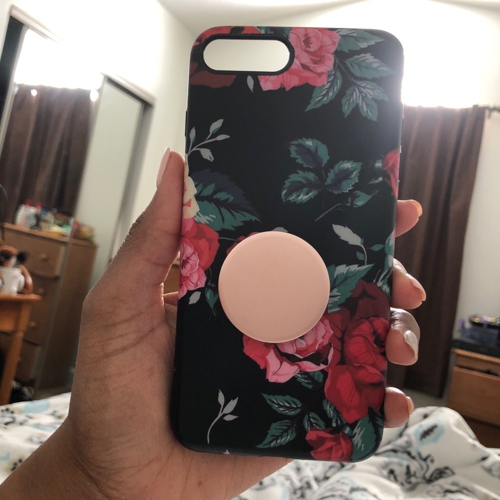 iPhone 8 Plus case w/ rose gold aluminum popsocket